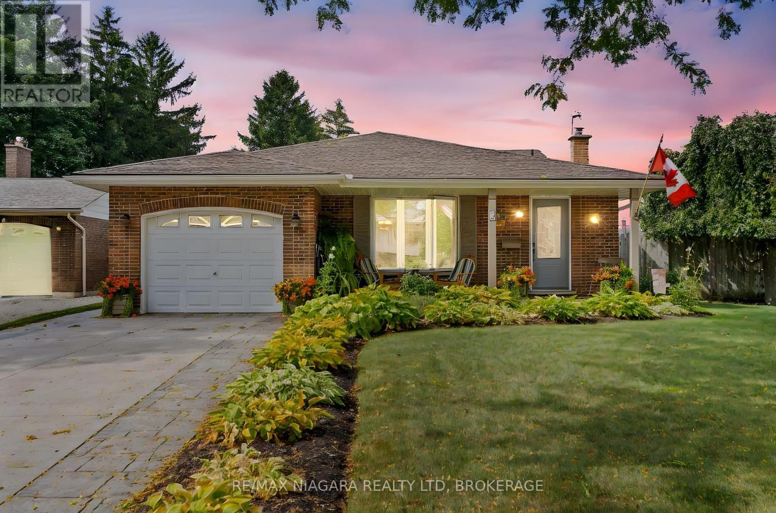 2 Bayridge Cv, St. Catharines Lakeshore, ON L2N 5Z2