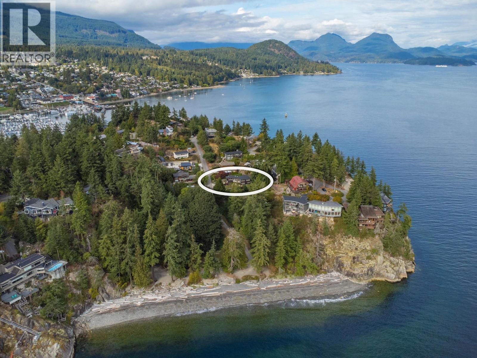 310 Georgia Dr, Gibsons, BC V0N 1V8
