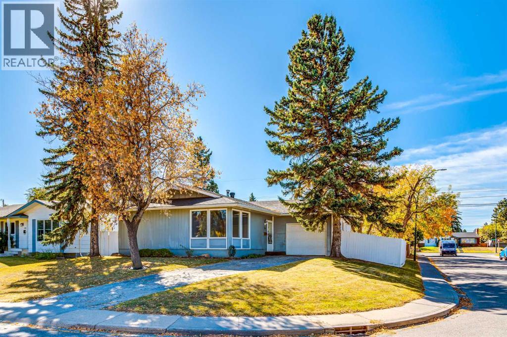 244 Maple Court Cres SE, Calgary, AB T2J 1V7
