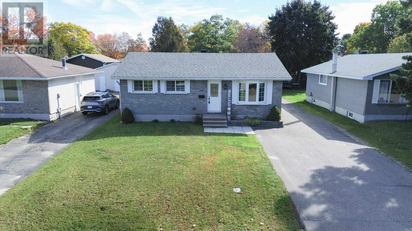 19 Macmurray Ave, Sault Ste. Marie, ON P6A 5W7