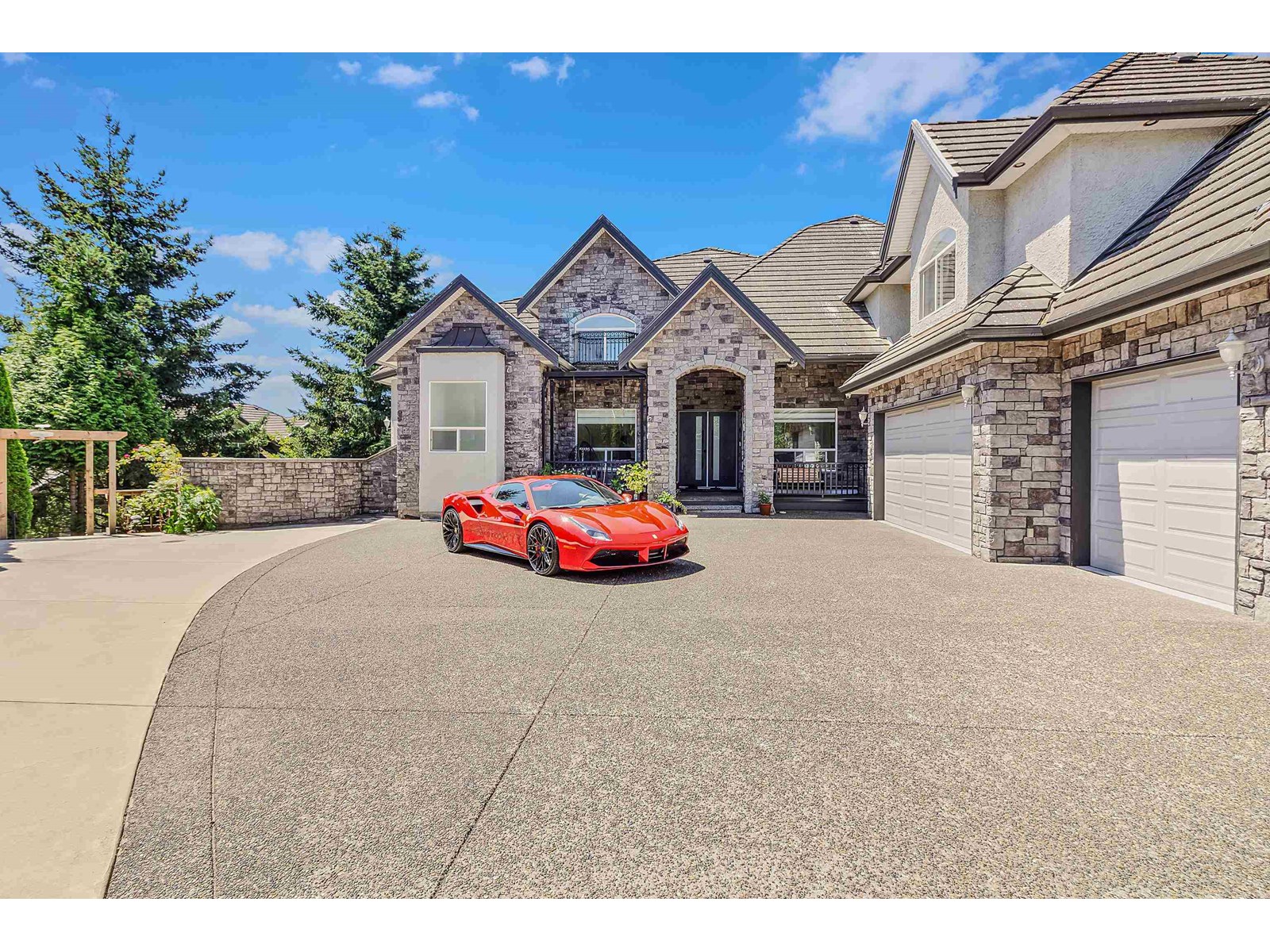 5733 W Kettle Cres, Surrey, BC V3S 8R6