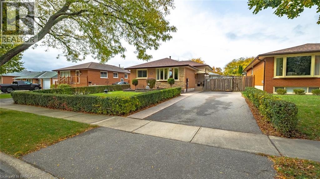 42 Palm Cres, Brantford, ON N3R 5G2