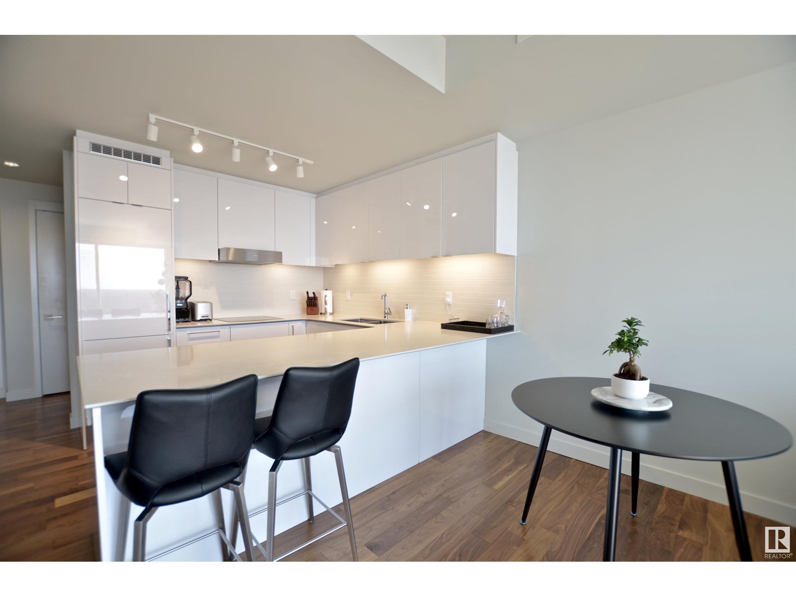 10360 102 Street Northwest #3211, Edmonton, AB T5J 0K6