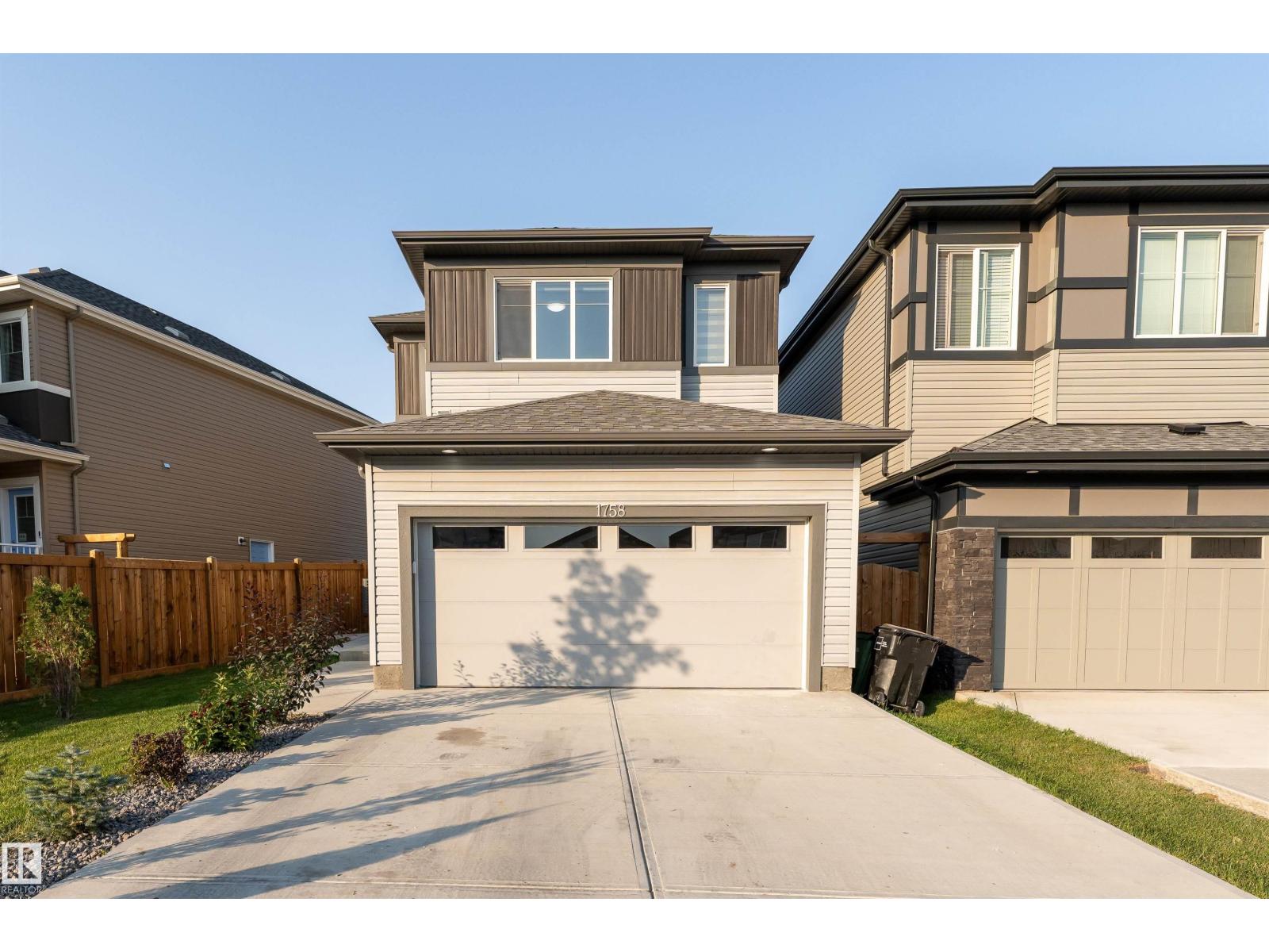 1758 Erker Way NW, Edmonton, AB T6M 0Z6