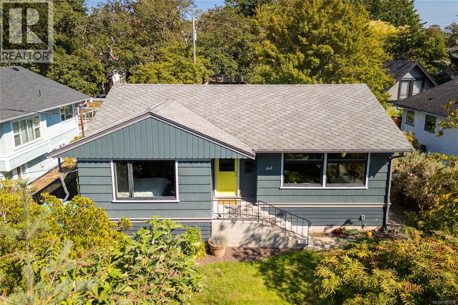 945 Cowichan St, Victoria, BC V8S 4E5