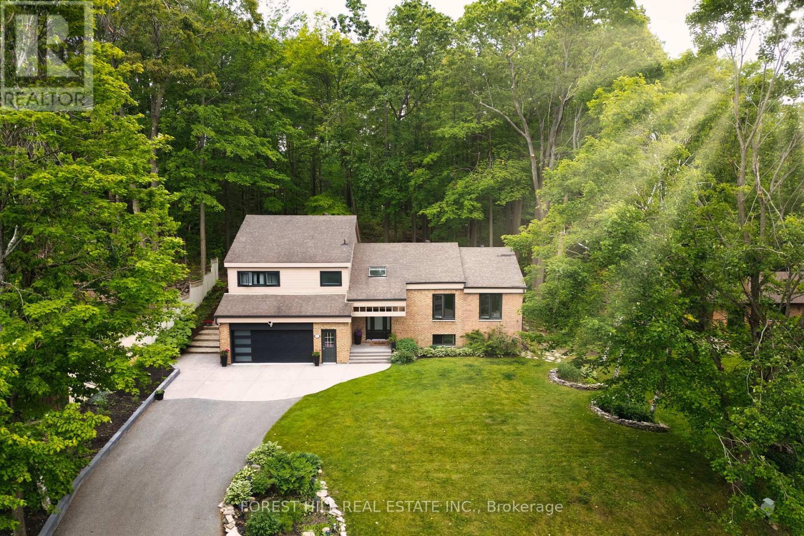 8 Frid Blvd, Springwater, ON L0L 1X1