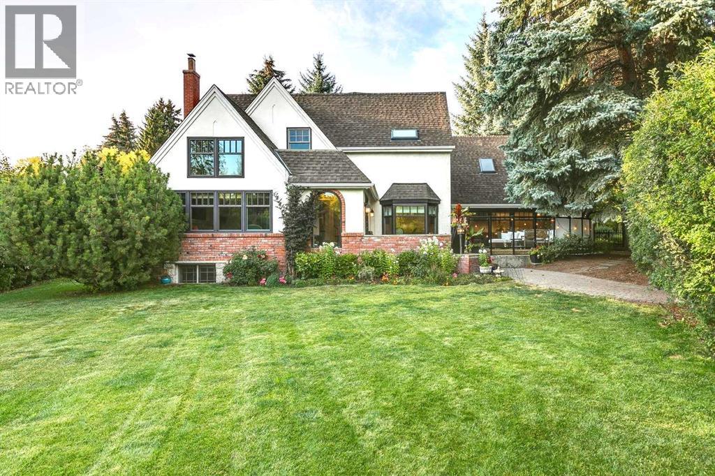 2409 Carleton St SW, Calgary, AB T2T 3K6