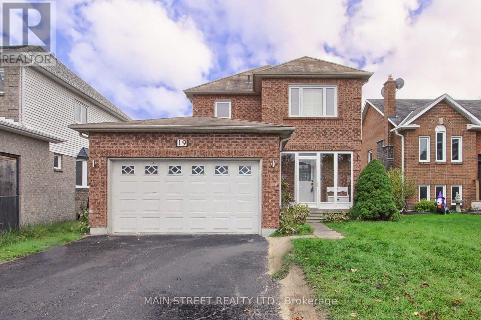 19 Natanya Blvd, Georgina, ON L4P 3R6