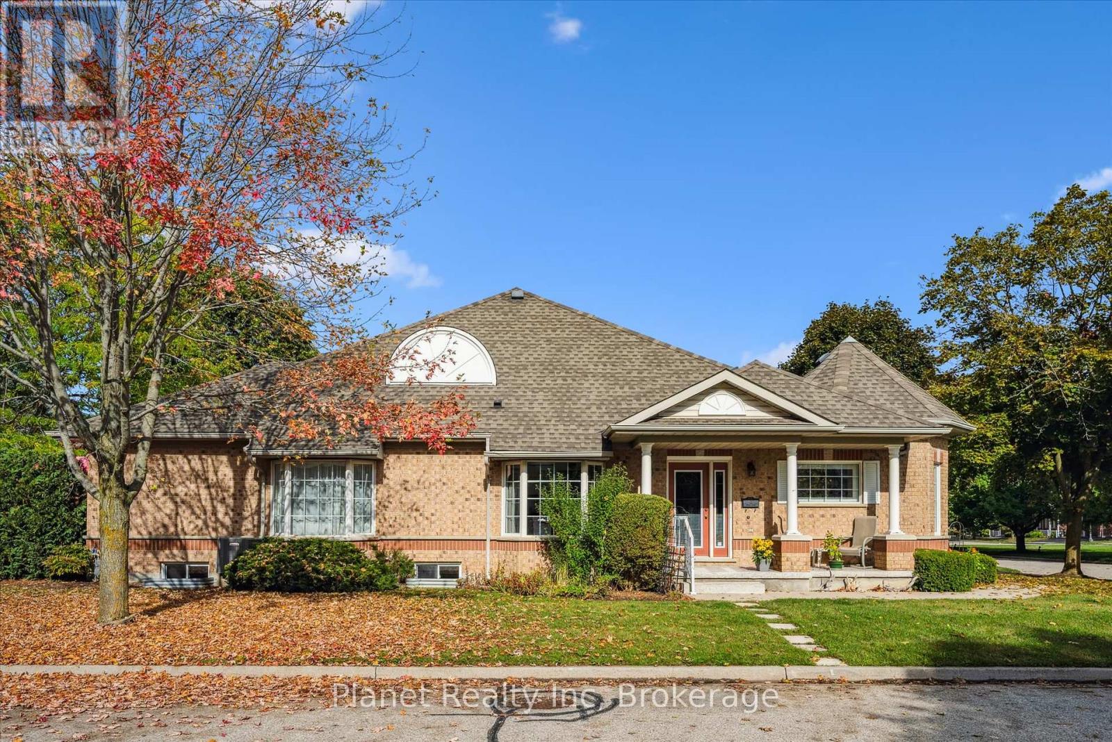 27 Village Green Dr, Guelph, ON N1G 4X7