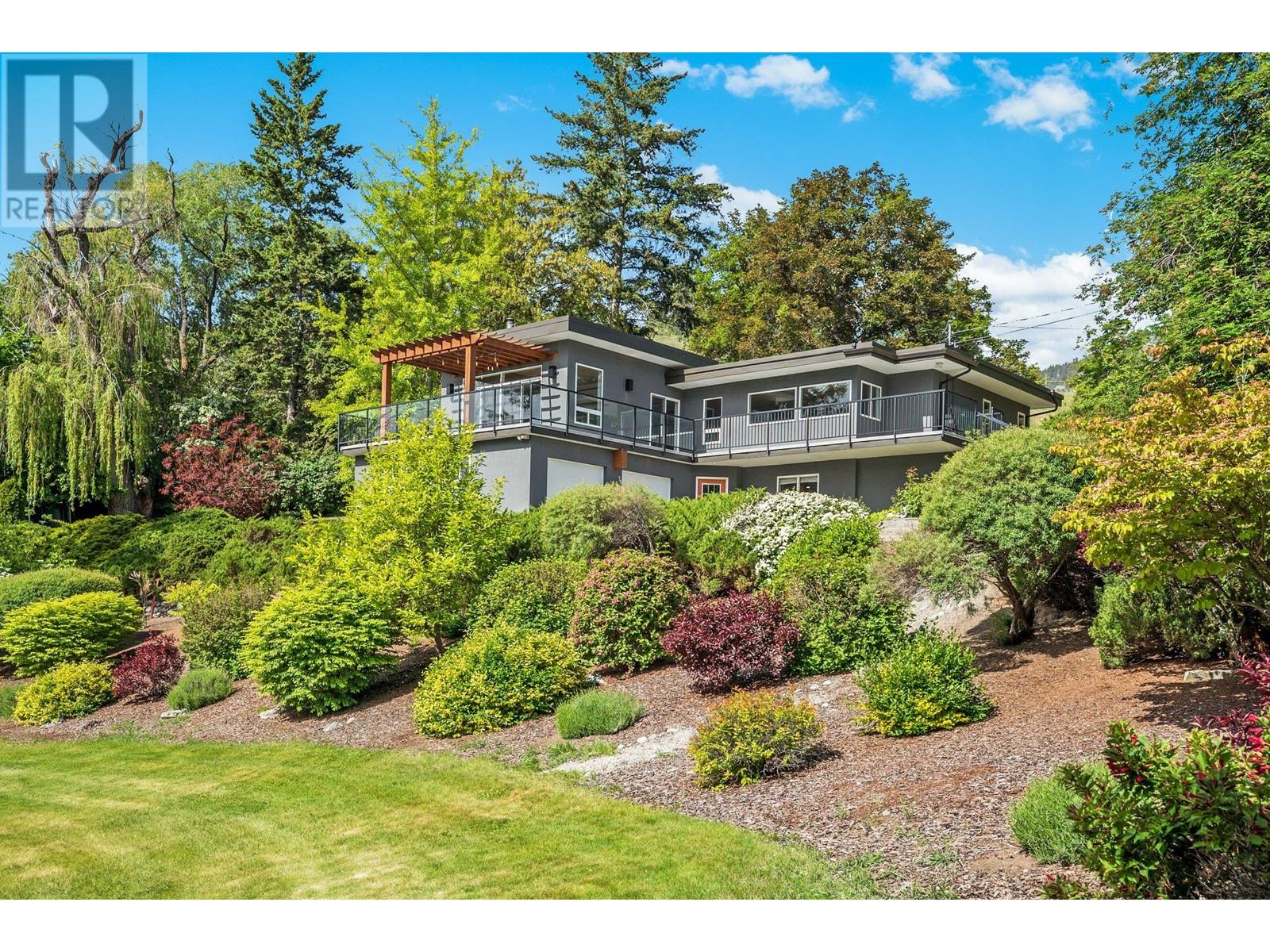220 W Bench Dr, Penticton, BC V2A 8X8