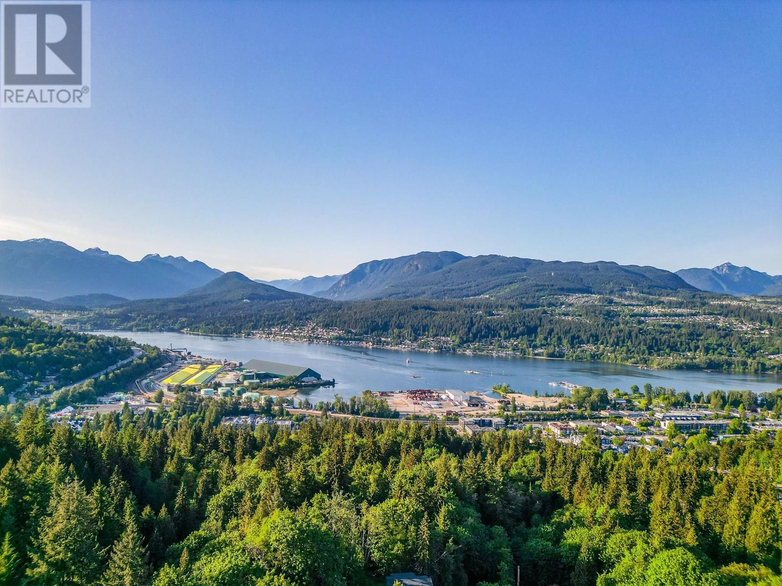 1124 Luxton Sq, Coquitlam, BC V3J 5E1