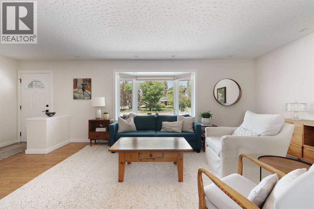 1571 Windsor St NW, Calgary, AB T2N 3X5