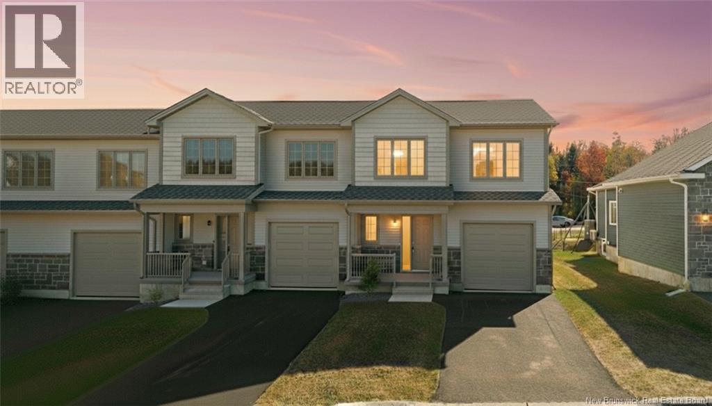 2 Huntingdon Cir, Fredericton, NB E3B 0L9