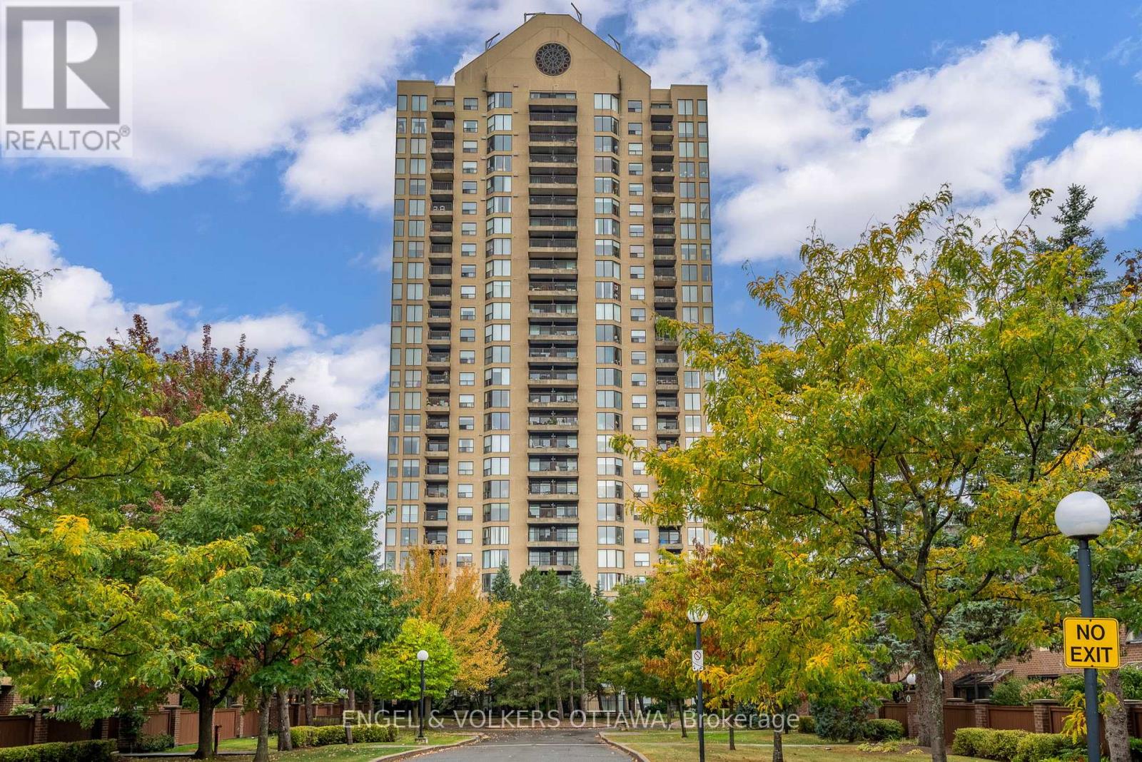 1604 545 St Laurent Blvd, Ottawa, ON K1K 4H9