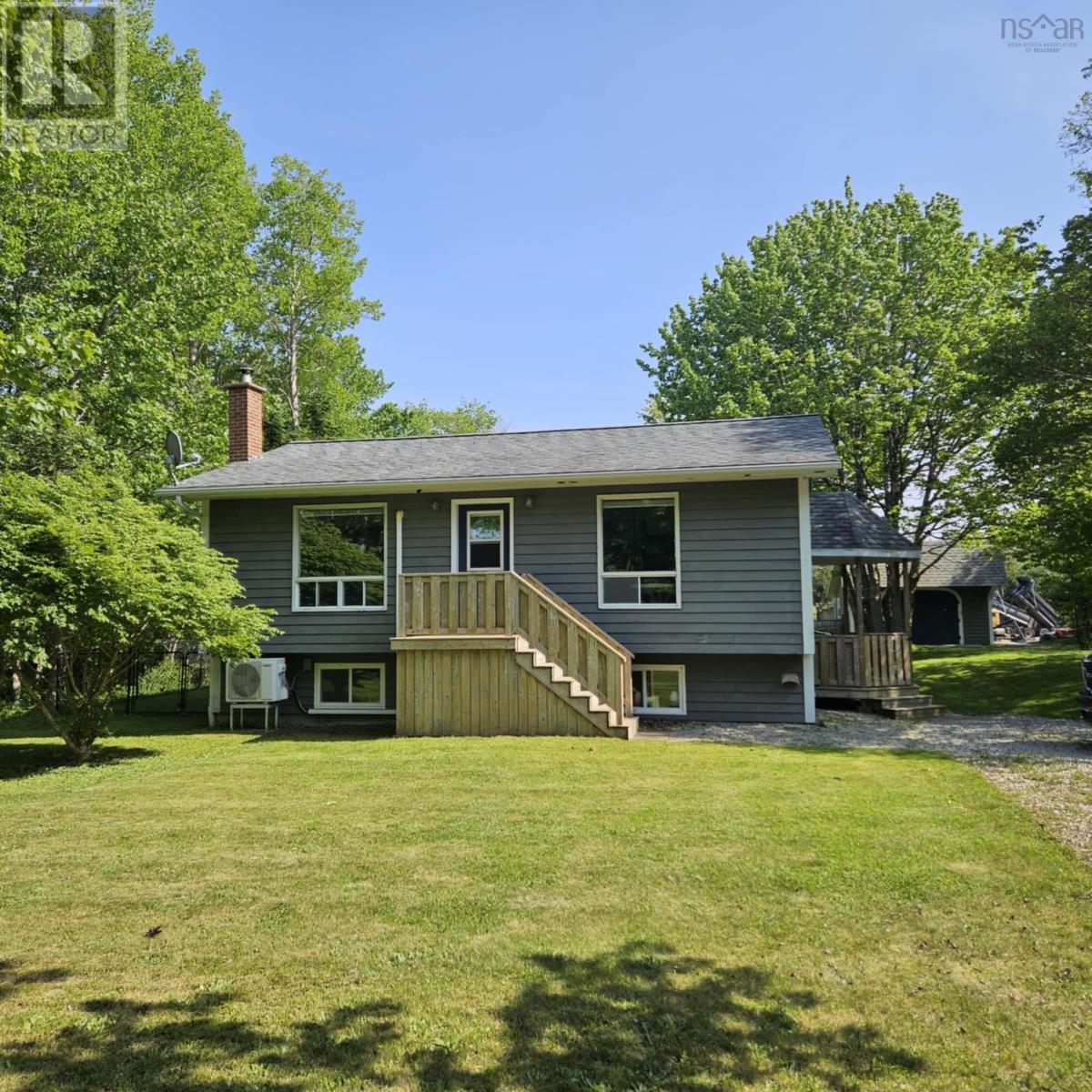 202 Saunders Rd, Deerfield, NS B5A 5N6
