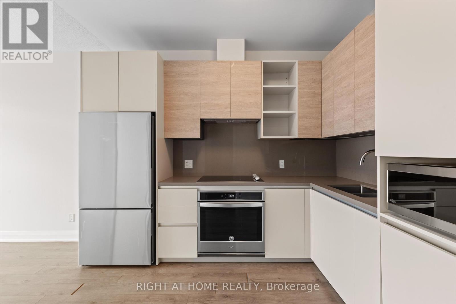 809 396 Highway 7 E, Richmond Hill, ON L4B 0G7