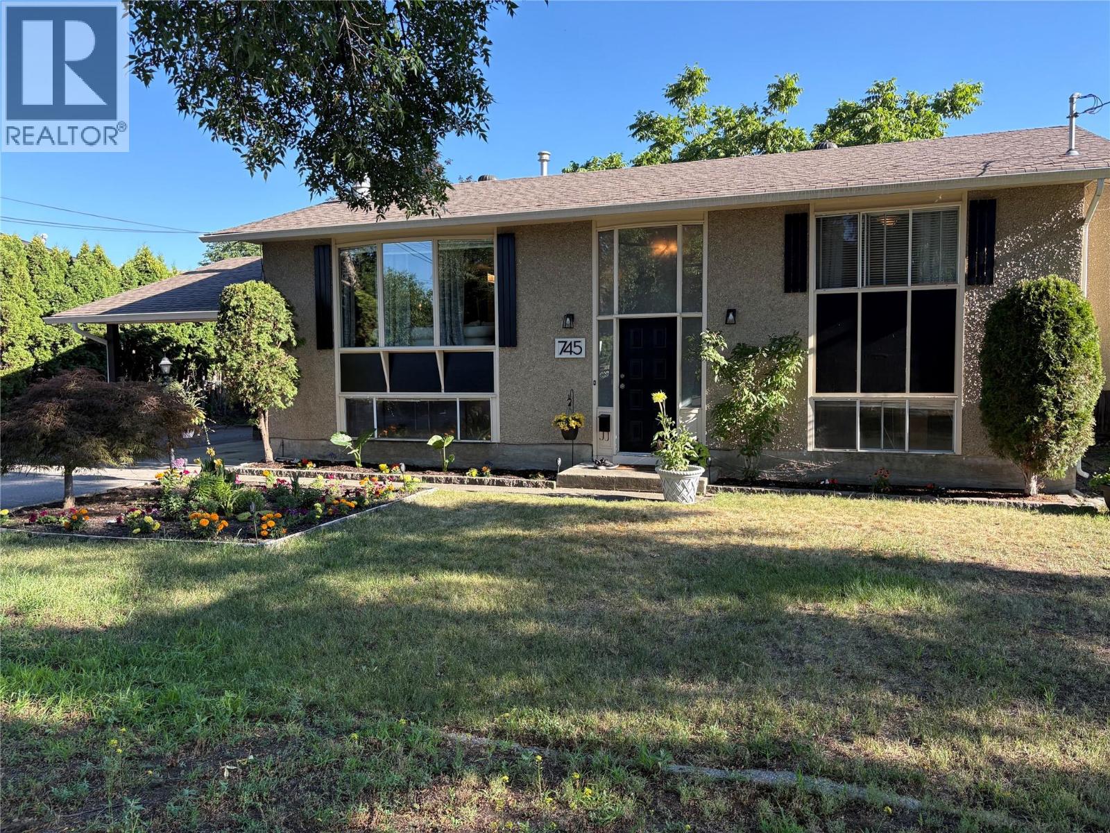 745 Dundee Rd, Kelowna, BC V1X 1R3