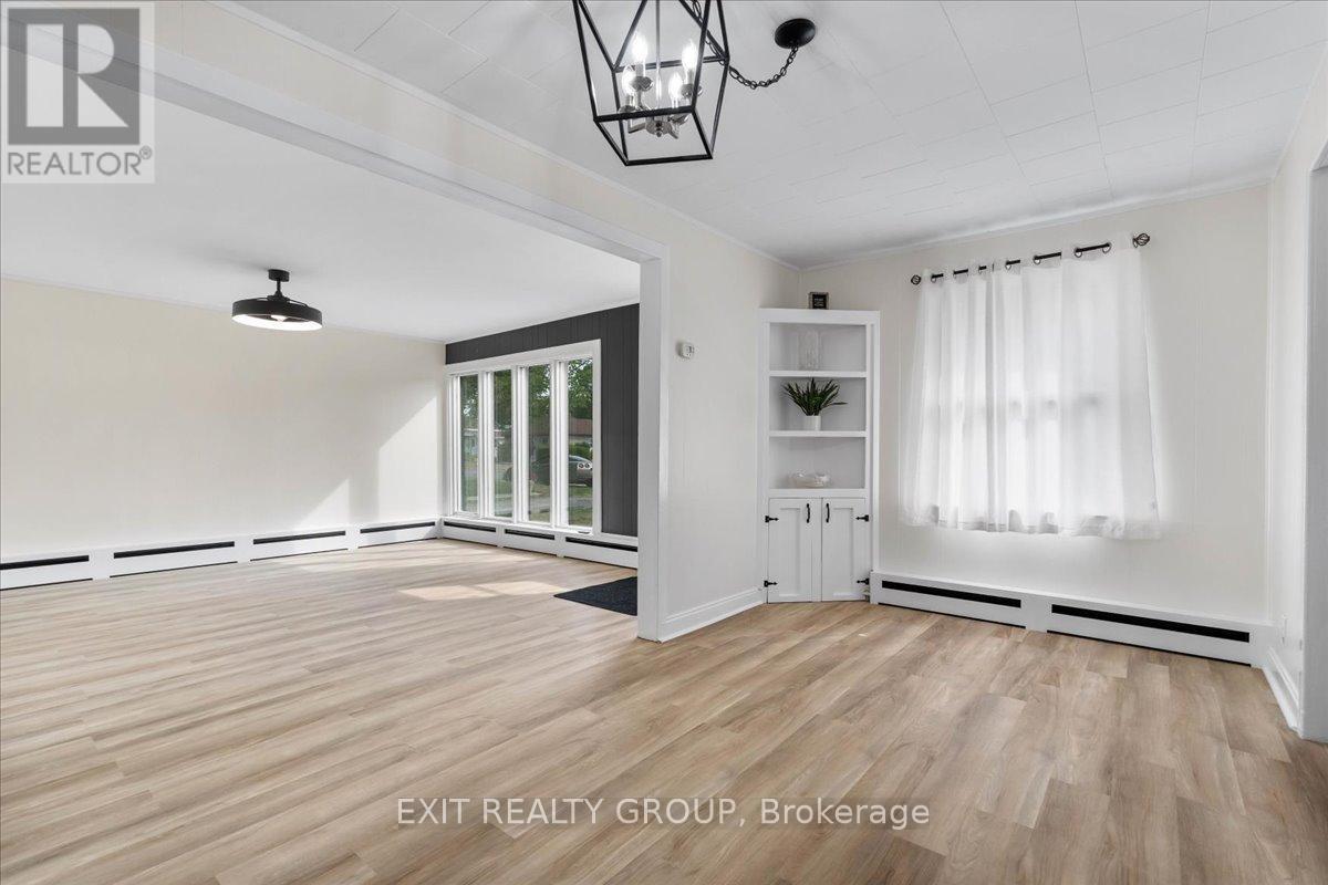 34 Orchard Dr, Belleville, ON K8P 2K4