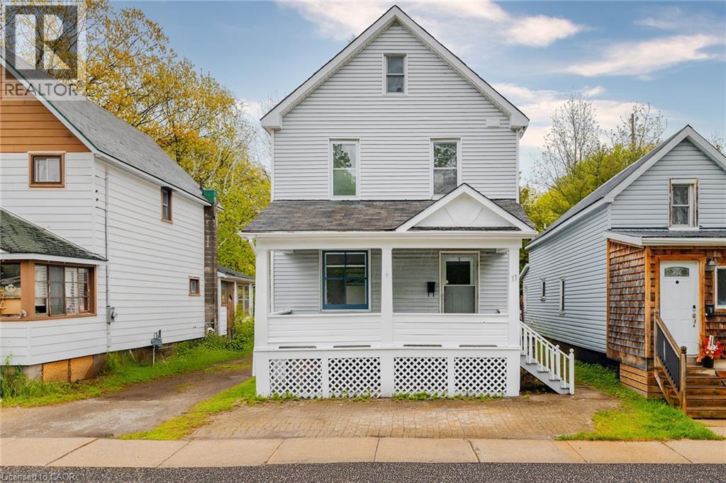 11 Farrer St, Parry Sound, ON P2A 1K7