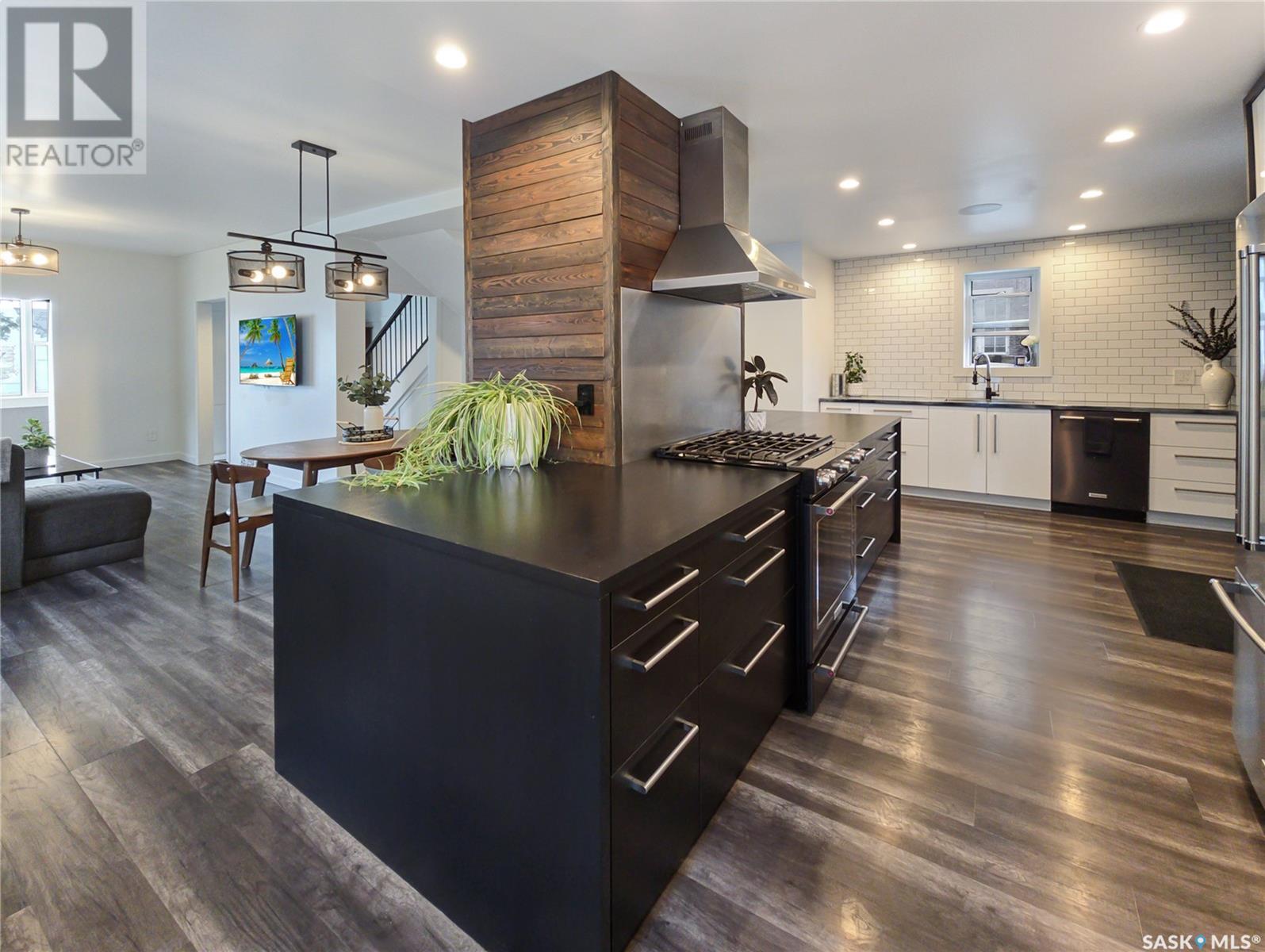 227 H Ave S, Saskatoon, SK S7M 1W1