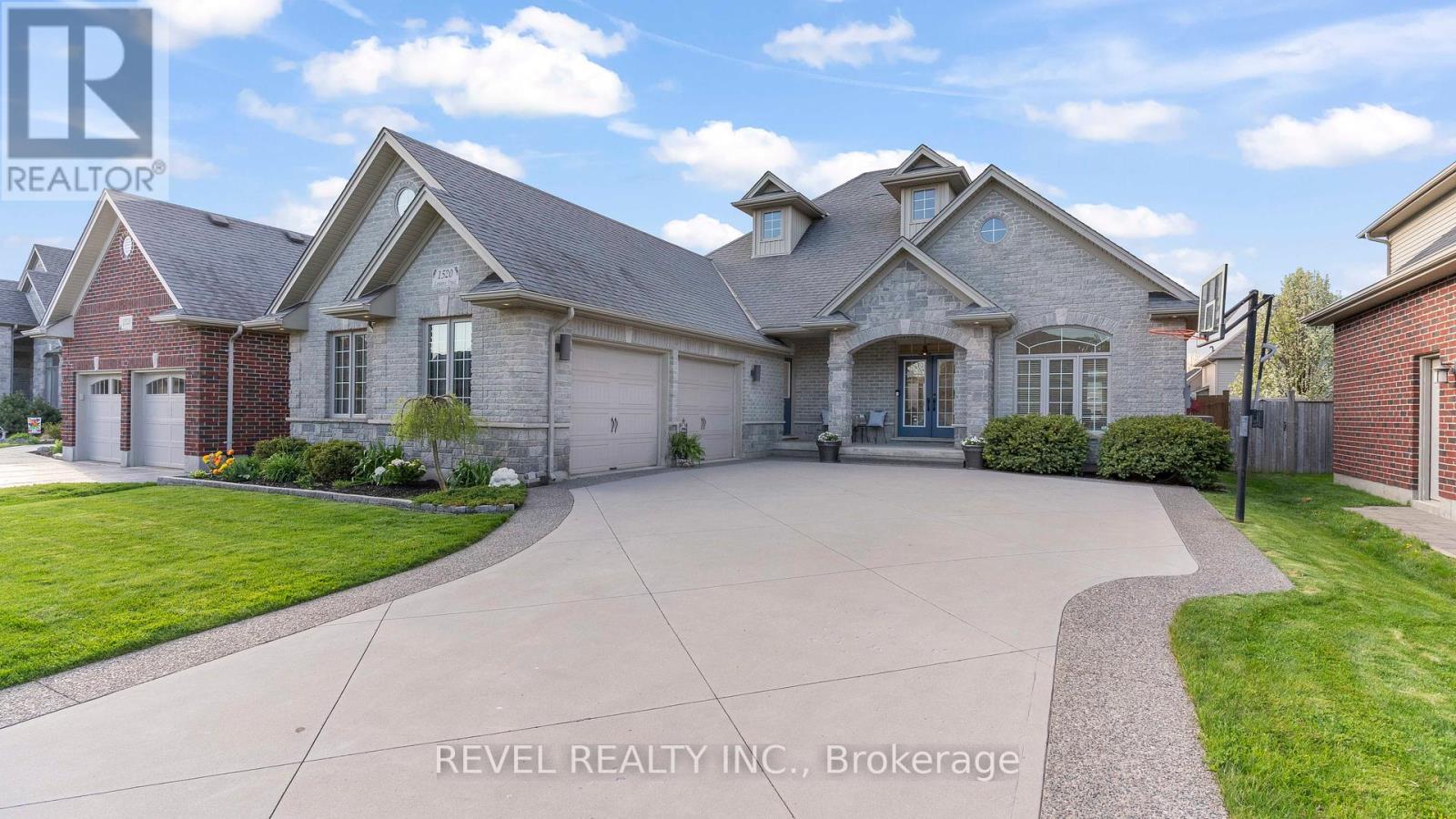 1520 Logans Trl, London, ON N6K 0B3