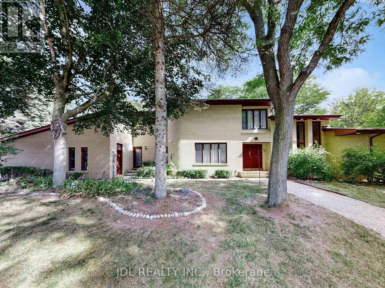 11 Moodie Dr, Richmond Hill, ON L4C 8C9