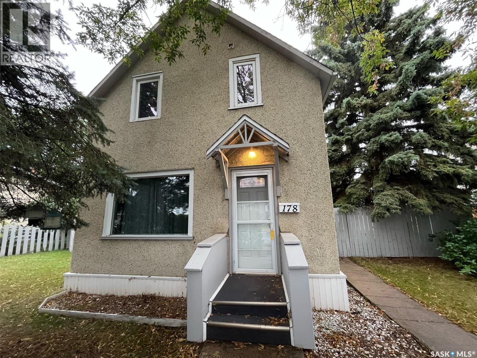 178 6 Street East, Prince Albert, SK S6V 0M8