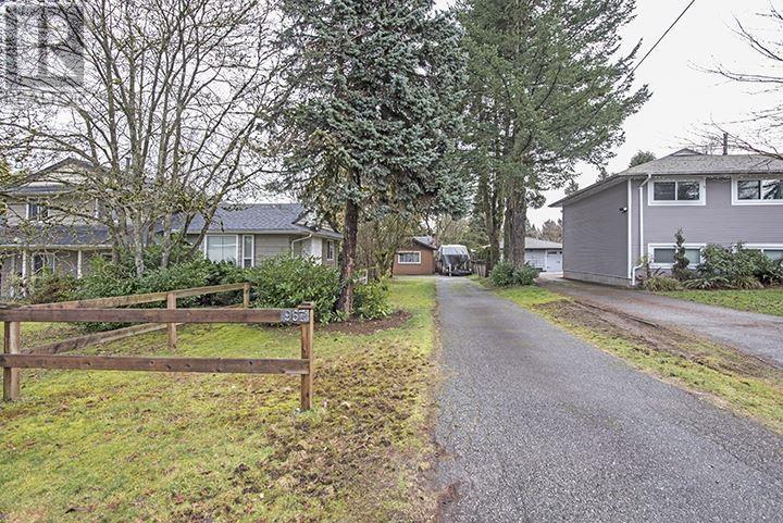 967 Lillian St, Coquitlam, BC V3J 5C6