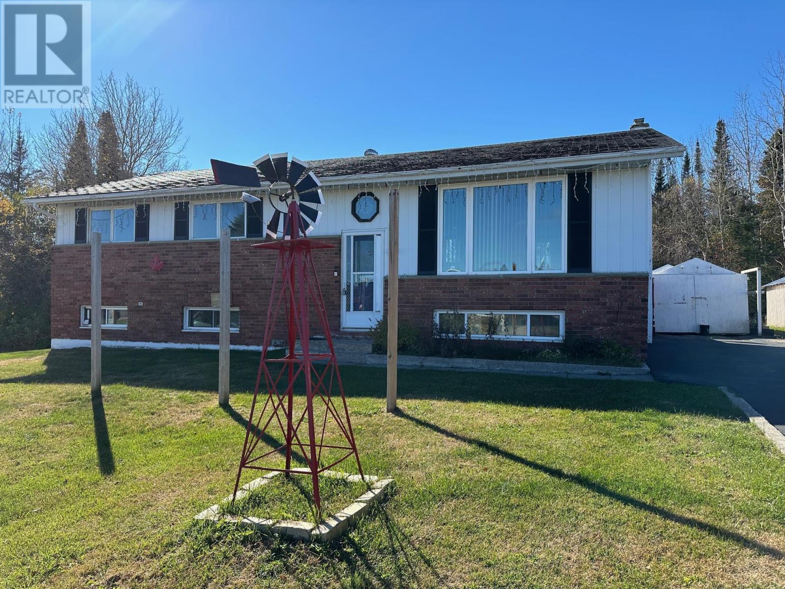 4 E Grove Cres, Terrace Bay, ON P0T 2W0