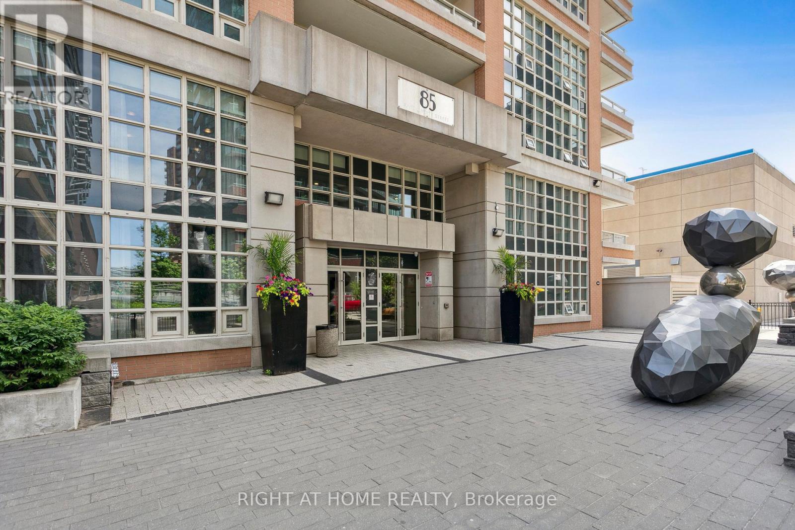 525 85 East Liberty St, Toronto, ON M6K 3R4