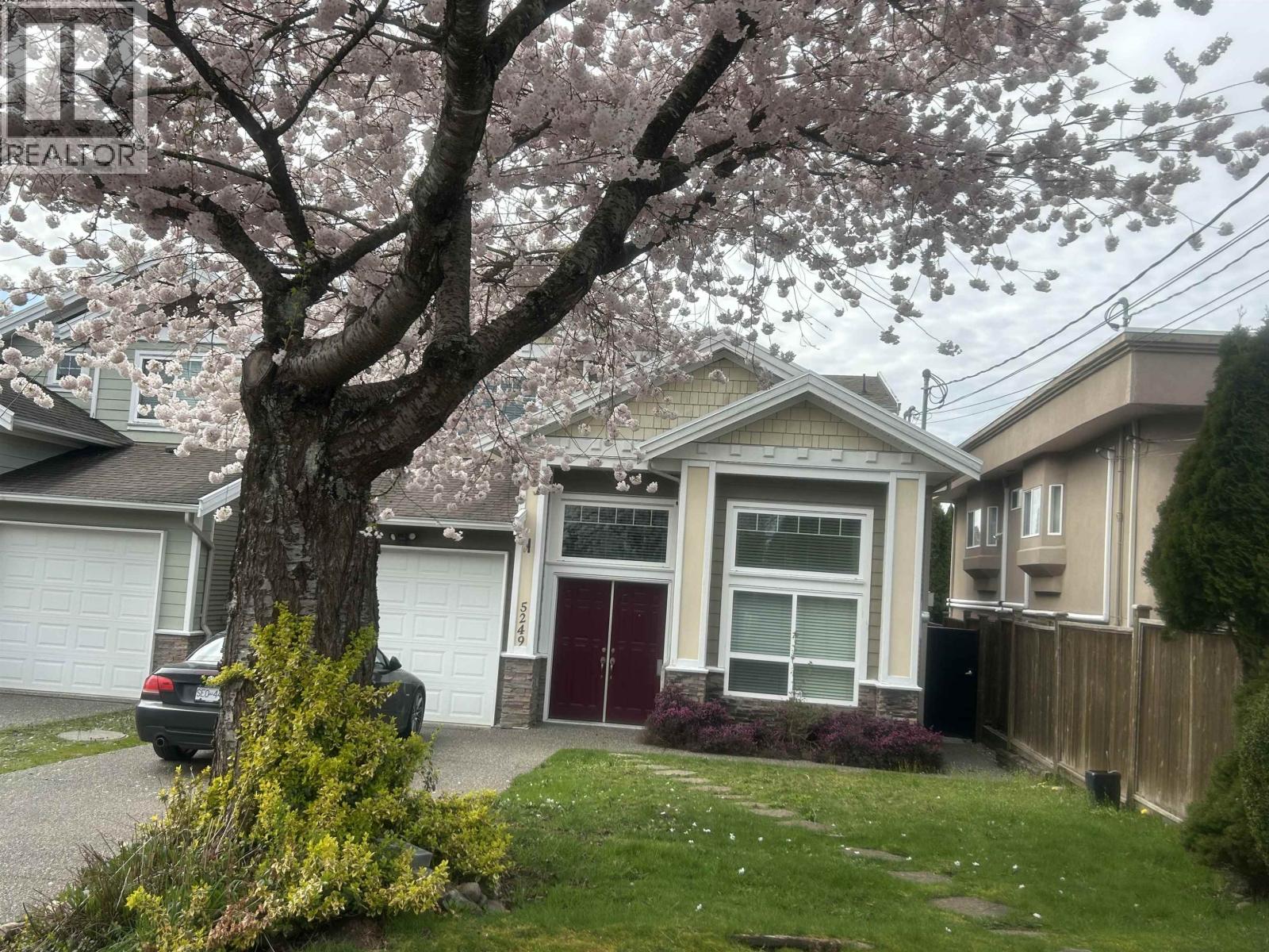 5249 Chesham Ave, Burnaby, BC V5H 2L1