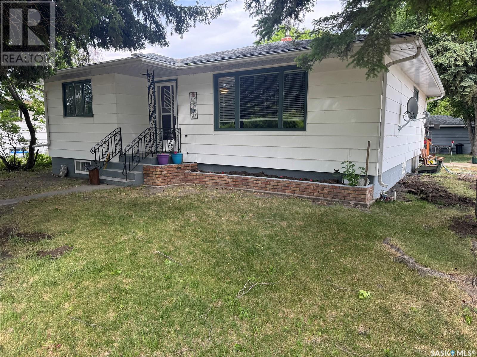 2 Avenue, Jansen, SK S0K 2B0