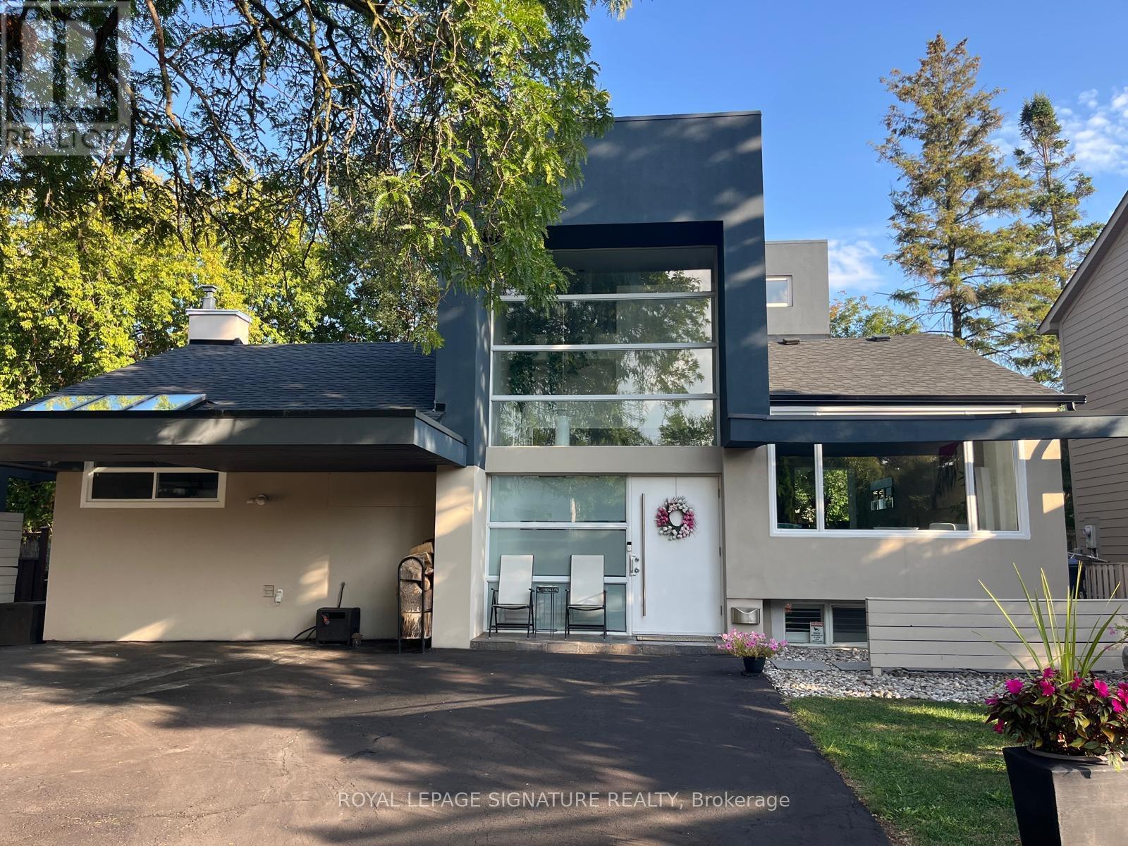 90 Berkinshaw Cres, Toronto, ON M3B 2T2