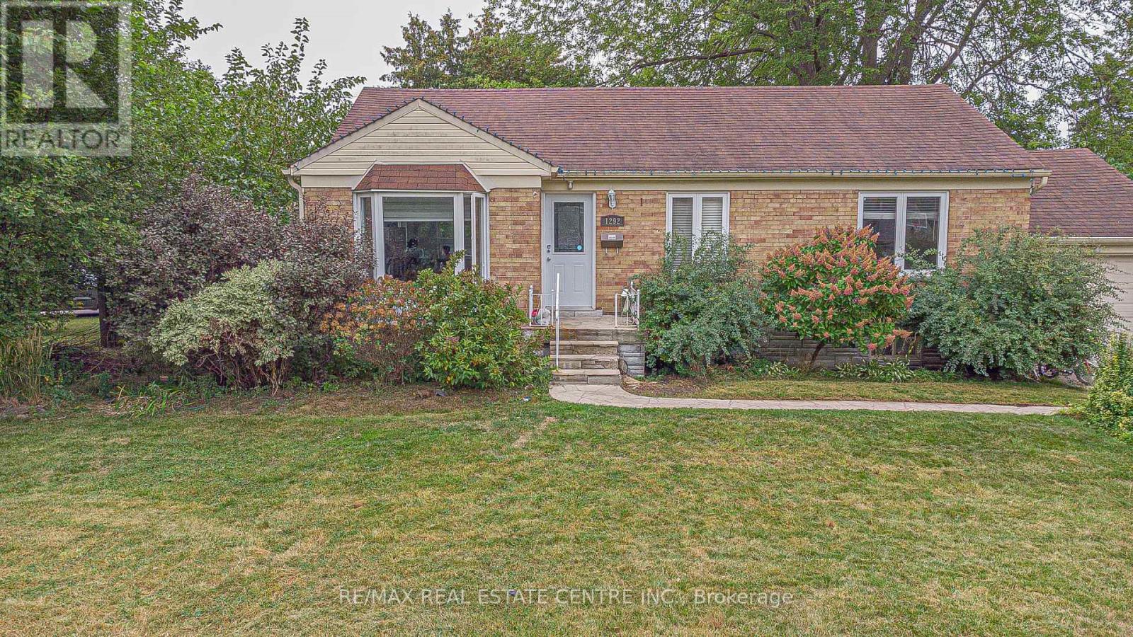 1292 Crossfield Bnd, Mississauga, ON L5G 3P4