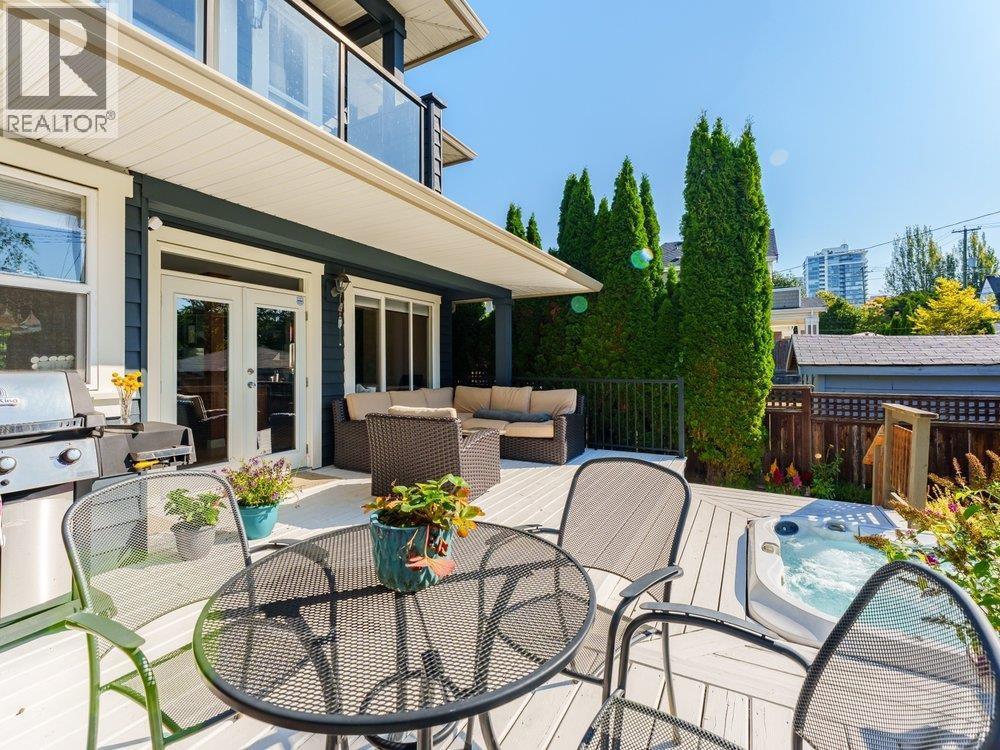 331 W 14th St, North Vancouver, BC V7M 1P5