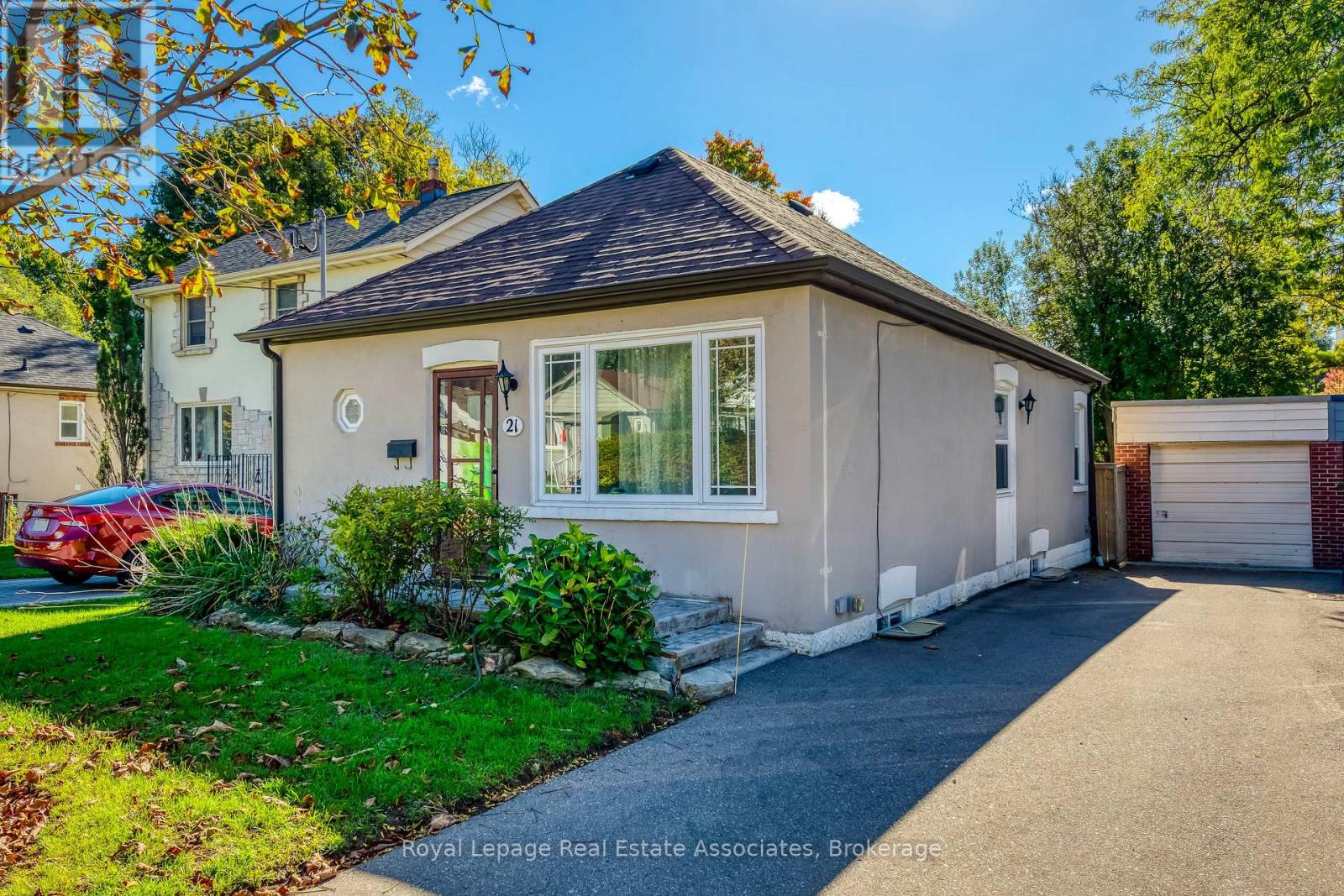 21 Brenton St, Toronto Crescent Town, ON M4B 1E1
