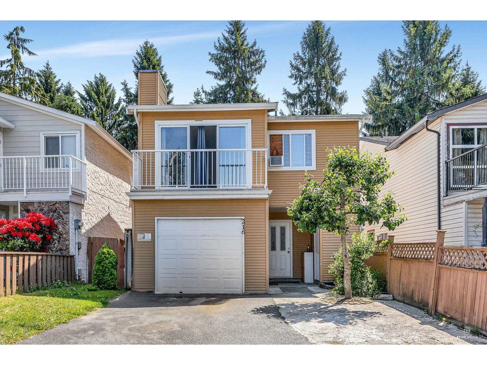 216 Davis Cres, Langley, BC V4W 3K7