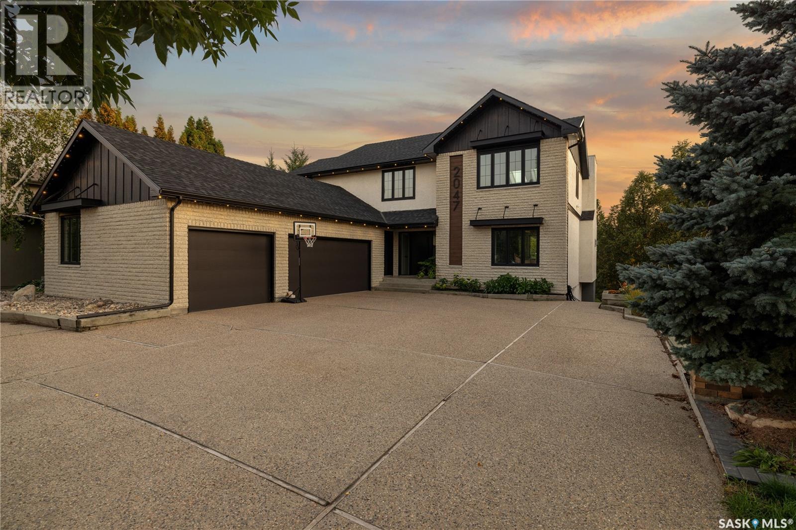 2047 Wascana Grns, Regina, SK S4V 2M3