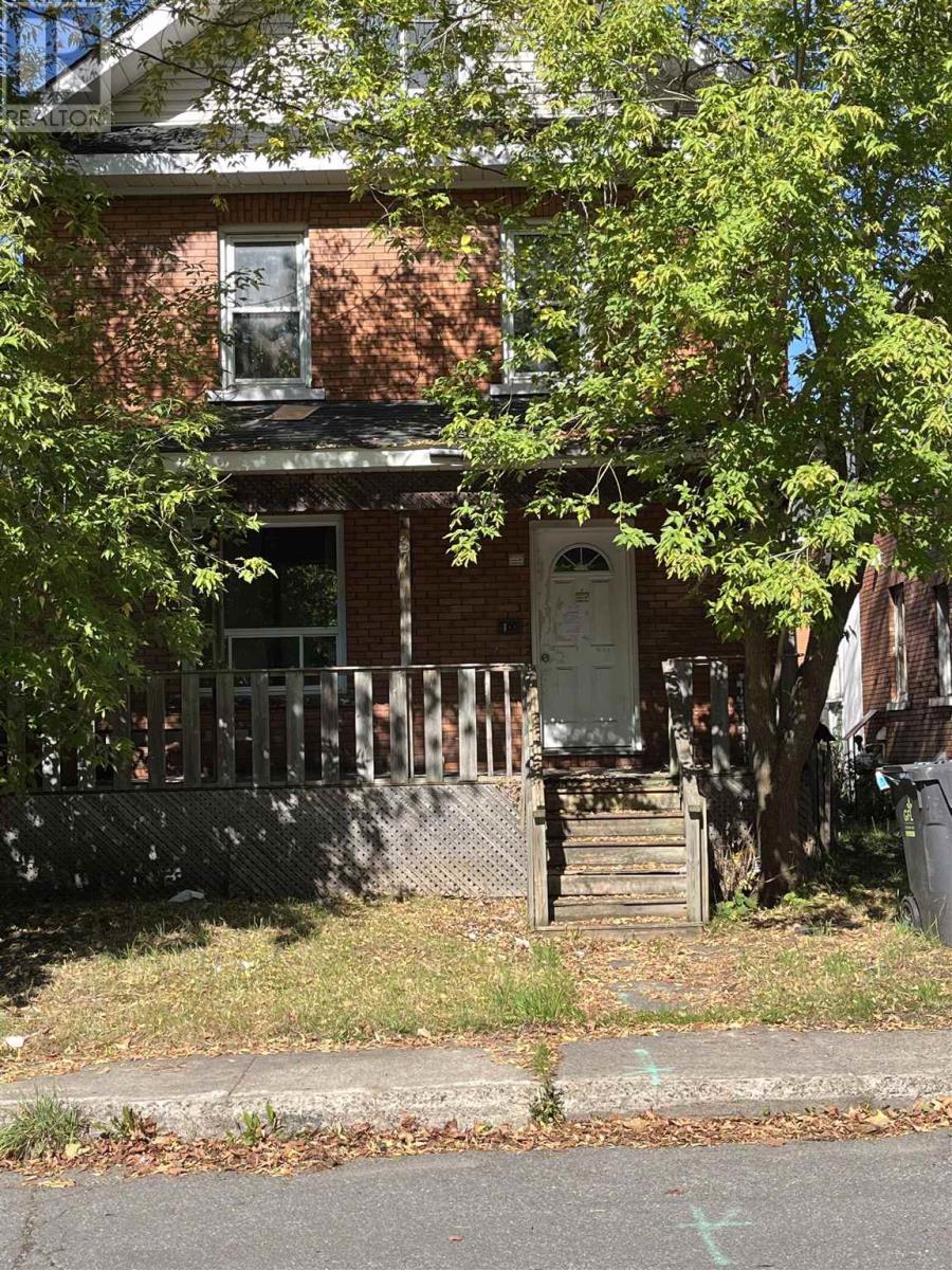 37 Hughes St, Sault Ste. Marie, ON P6A 2W6
