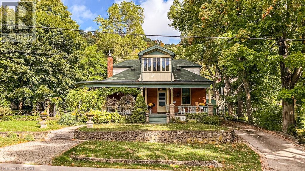 55 Cayley St, Dundas, ON L9H 2E6