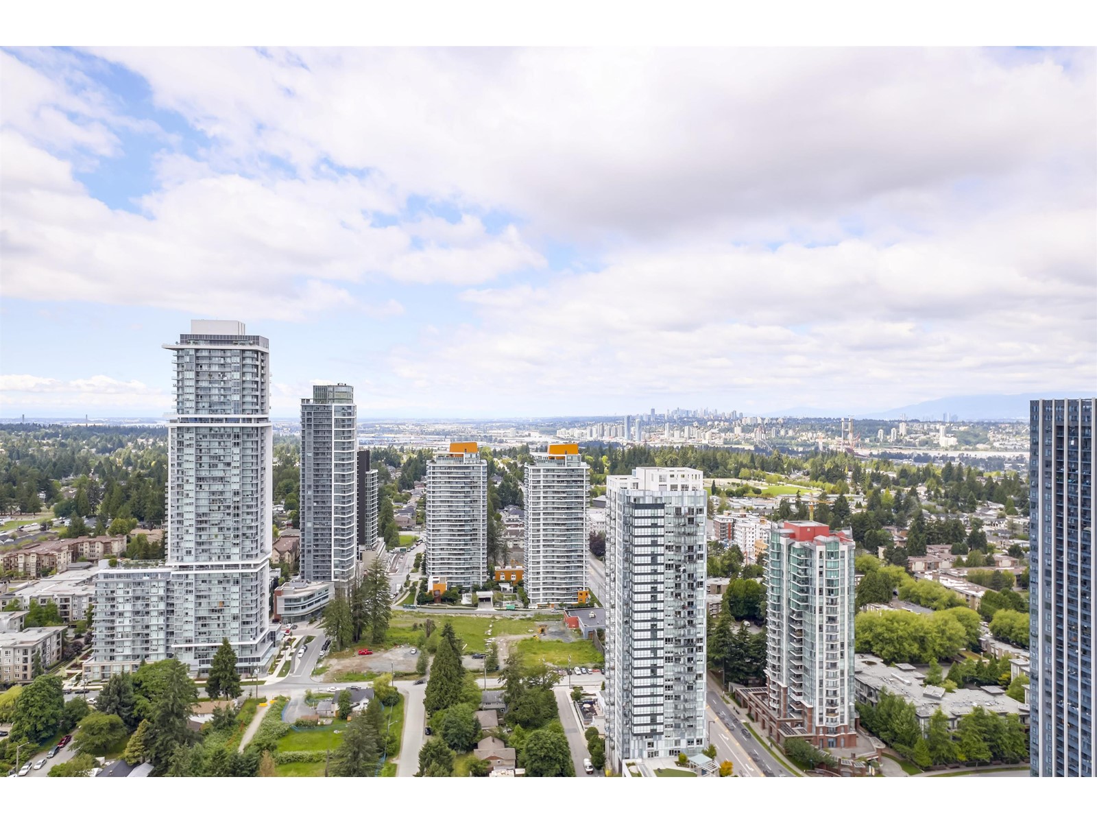 13495 Central Avenue Unit 3709, Surrey, BC V3T 0K2