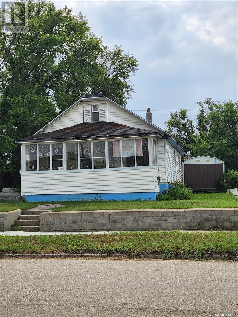 427 Home St W, Moose Jaw, SK S6H 4X7