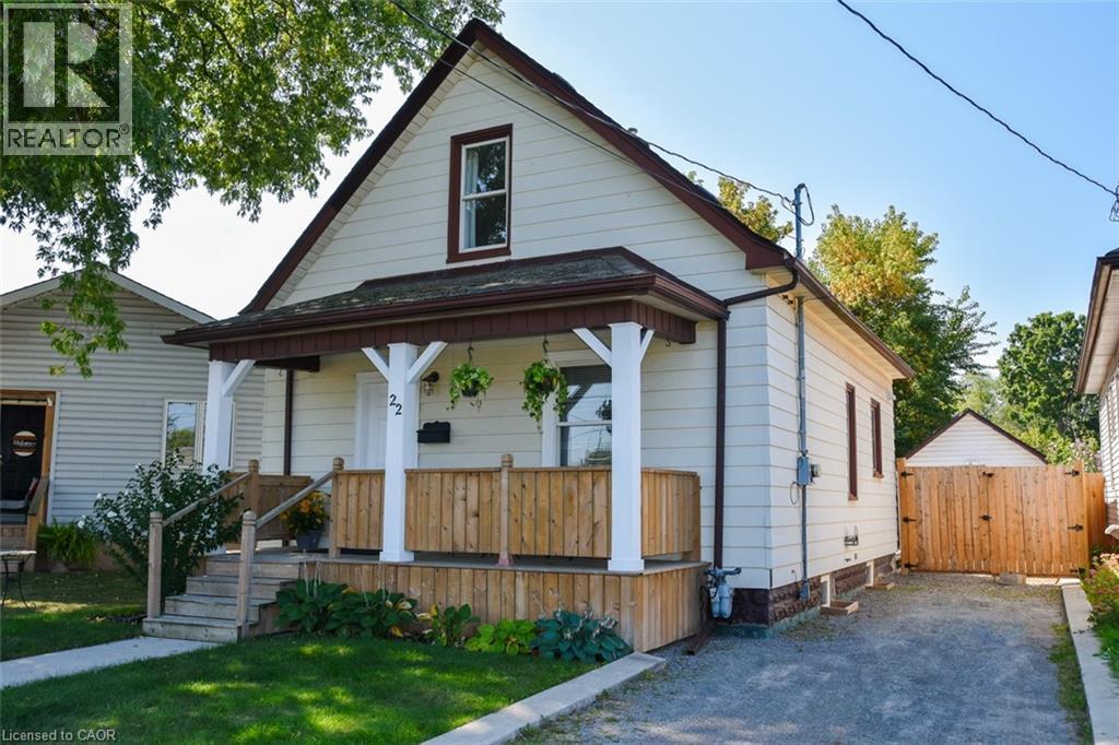 22 Bertram St, St. Catharines, ON L2R 1A8