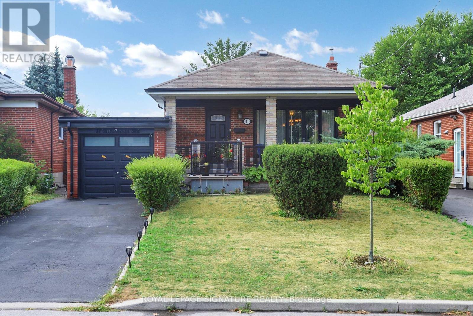 11 Bucannan Rd, Toronto Wexford-maryvale, ON M1R 3V2