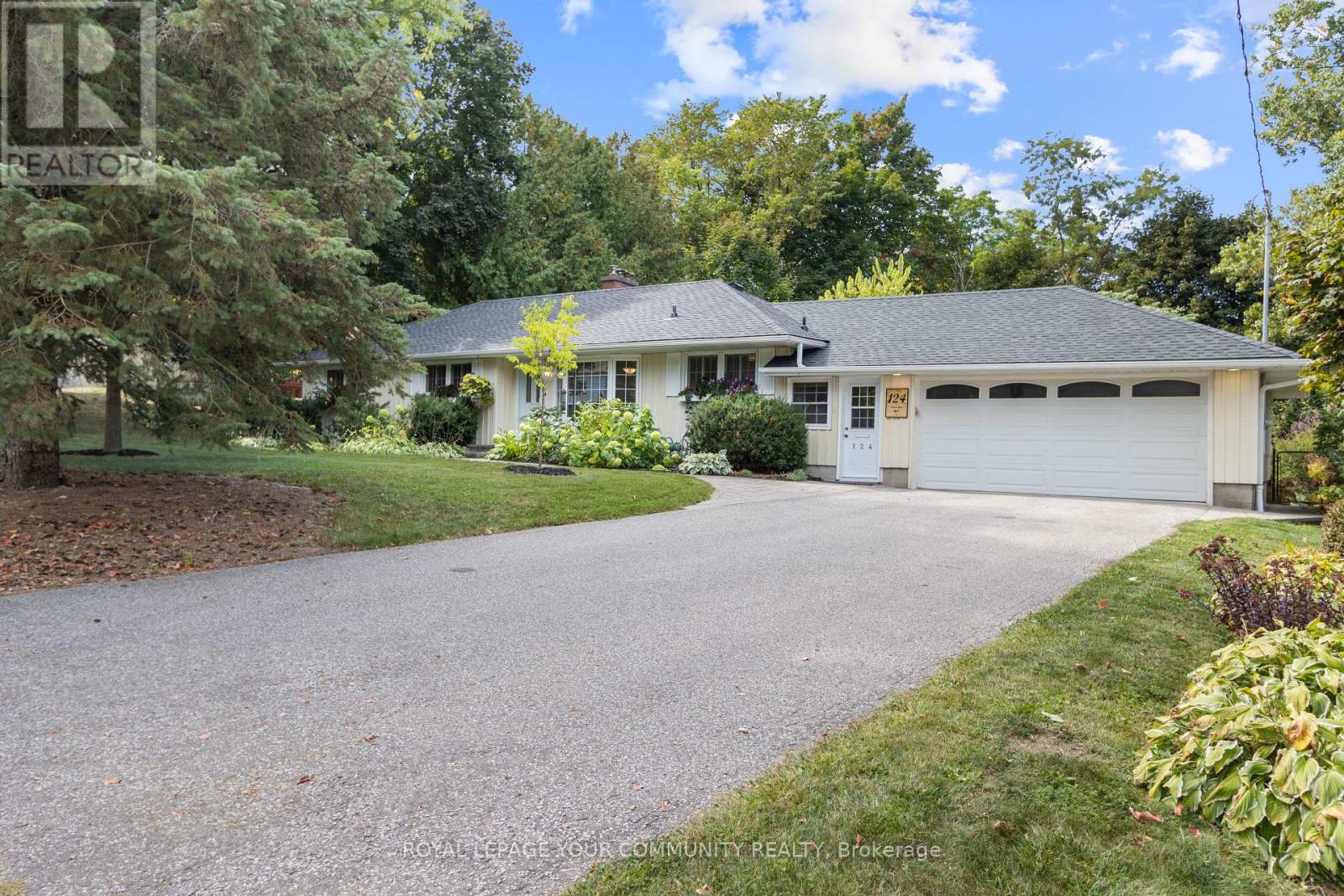 124 Forest Glen Rd, Newmarket, ON L3Y 4N5