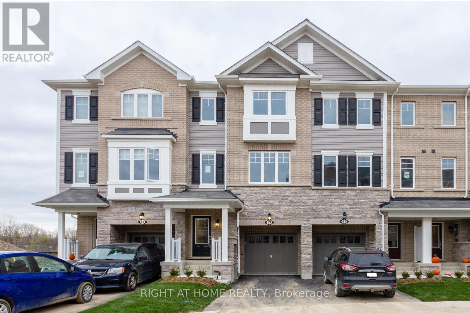 59 Hibiscus Ln, Hamilton, ON L8K 0A4