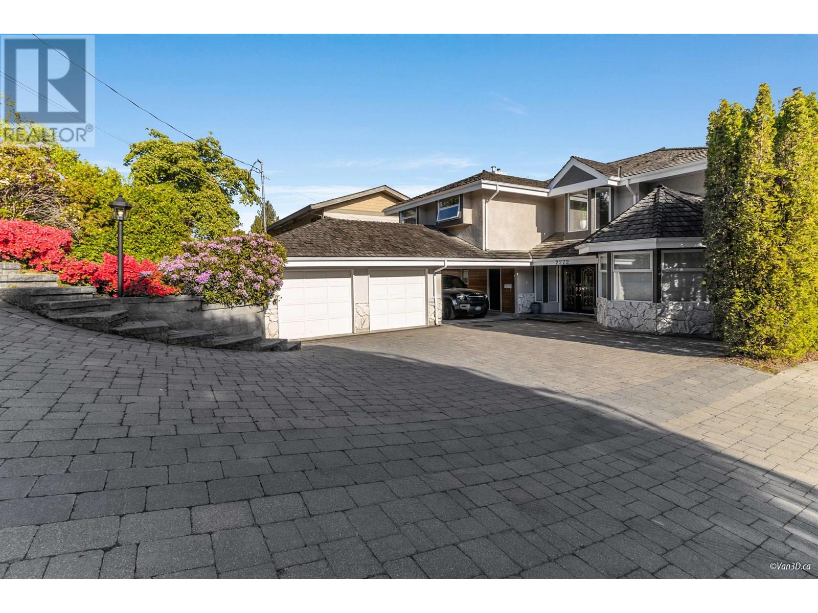 2272 Ottawa Ave, West Vancouver, BC V7V 2S6