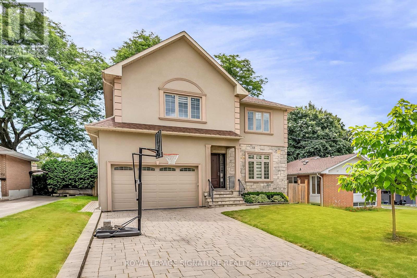 27 Caronport Cres, Toronto, ON M3A 1G9