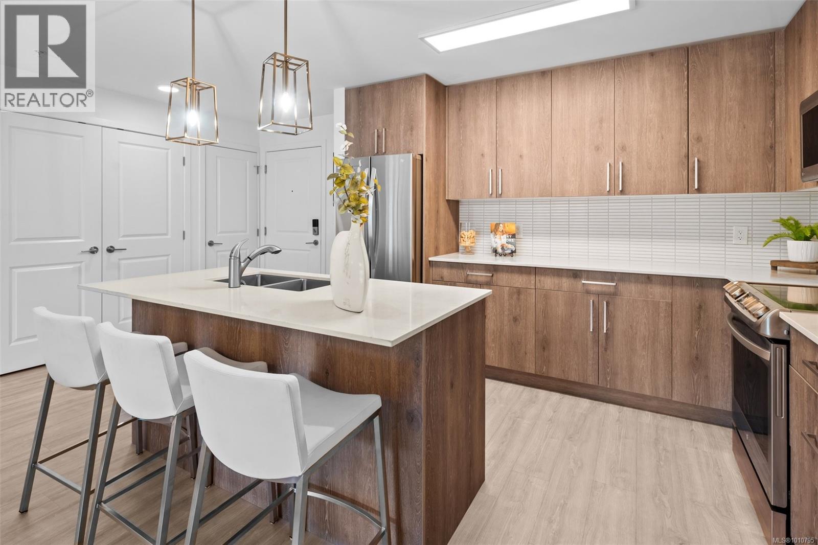 110 Presley Pl Unit 312 Pl, View Royal, BC V9B 0Z1