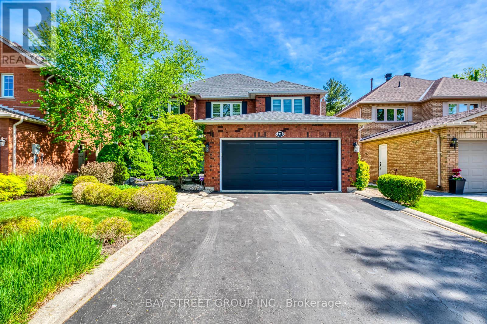 1311 Blackburn Dr, Oakville, ON L6M 2N5